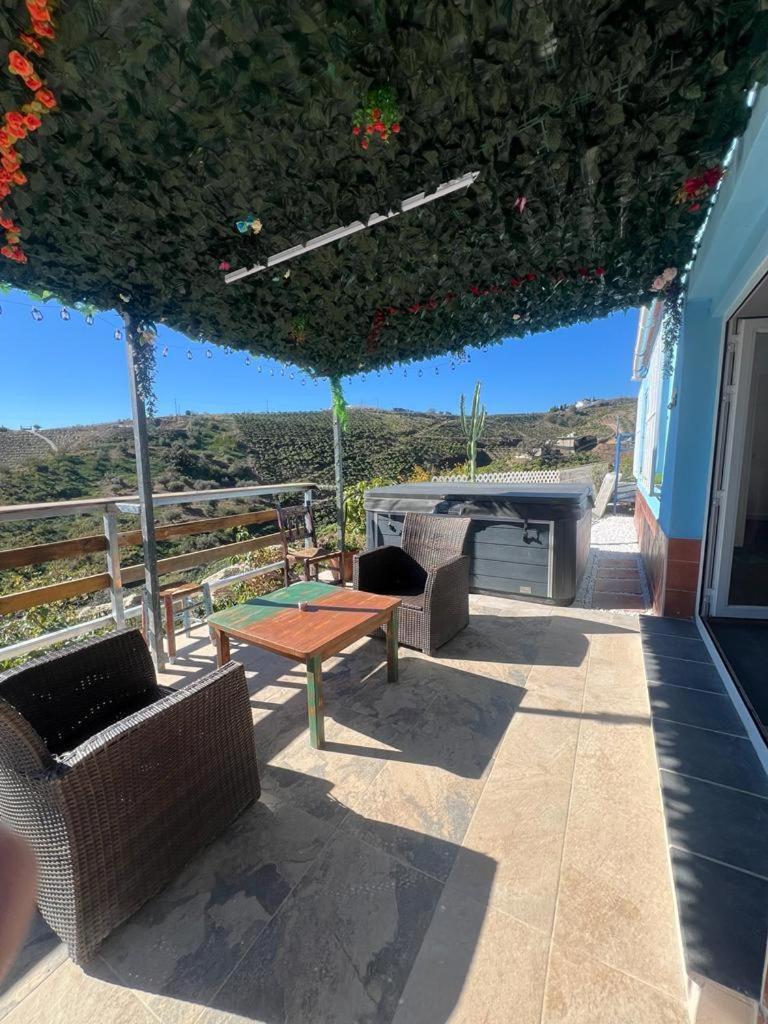 Casa Rural Malaga Monkey Love Con Jacuzzi Iznate Exterior photo